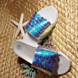 🧜‍♀️Wonder Nation Metallic Iridescent Mermaid /Dragon Scales Slide Sandal